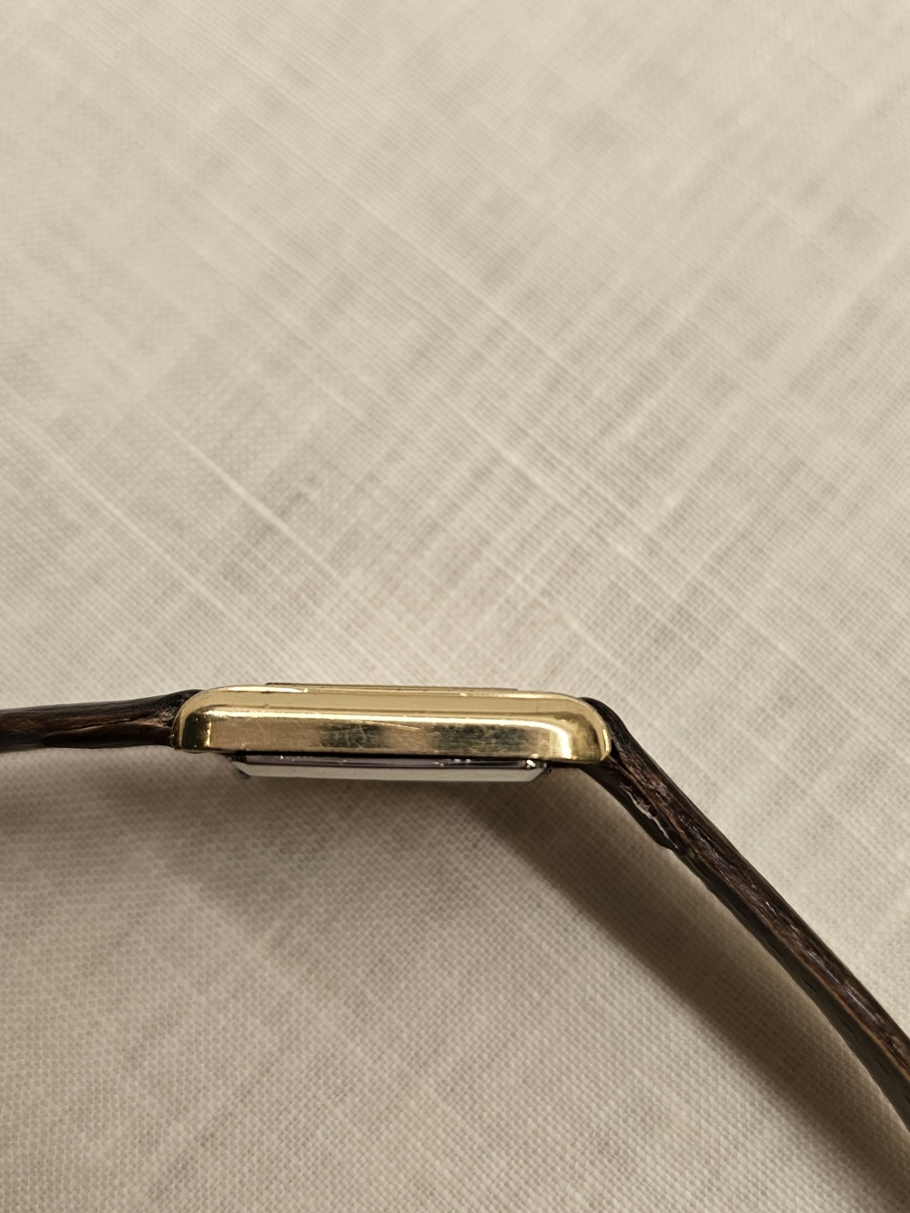 Vintage 1981 Seiko "Tiny Tank" Linen Dial Retro Minimalist Watch — New Battery! - Picture 8 of 11